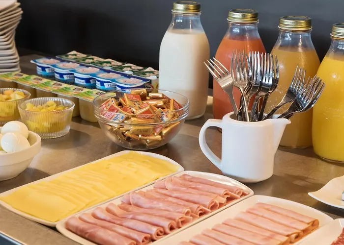 Campanile Centre - Gare 3* 에피날