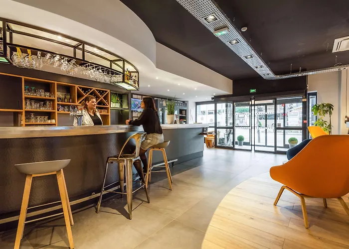 Campanile Centre - Gare 호텔 에피날