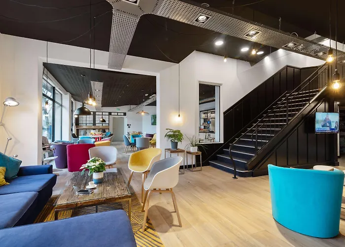 Campanile Centre - Gare 3* 에피날